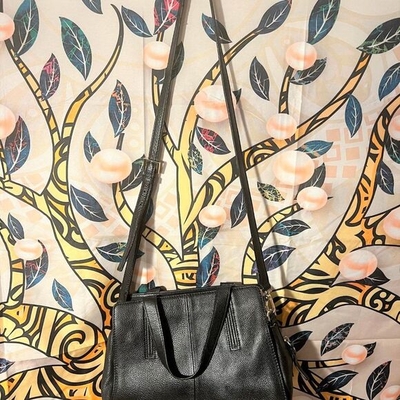 Kate Spade Pebbled Leather Crossbody - GUC - - Picture 4 of 12